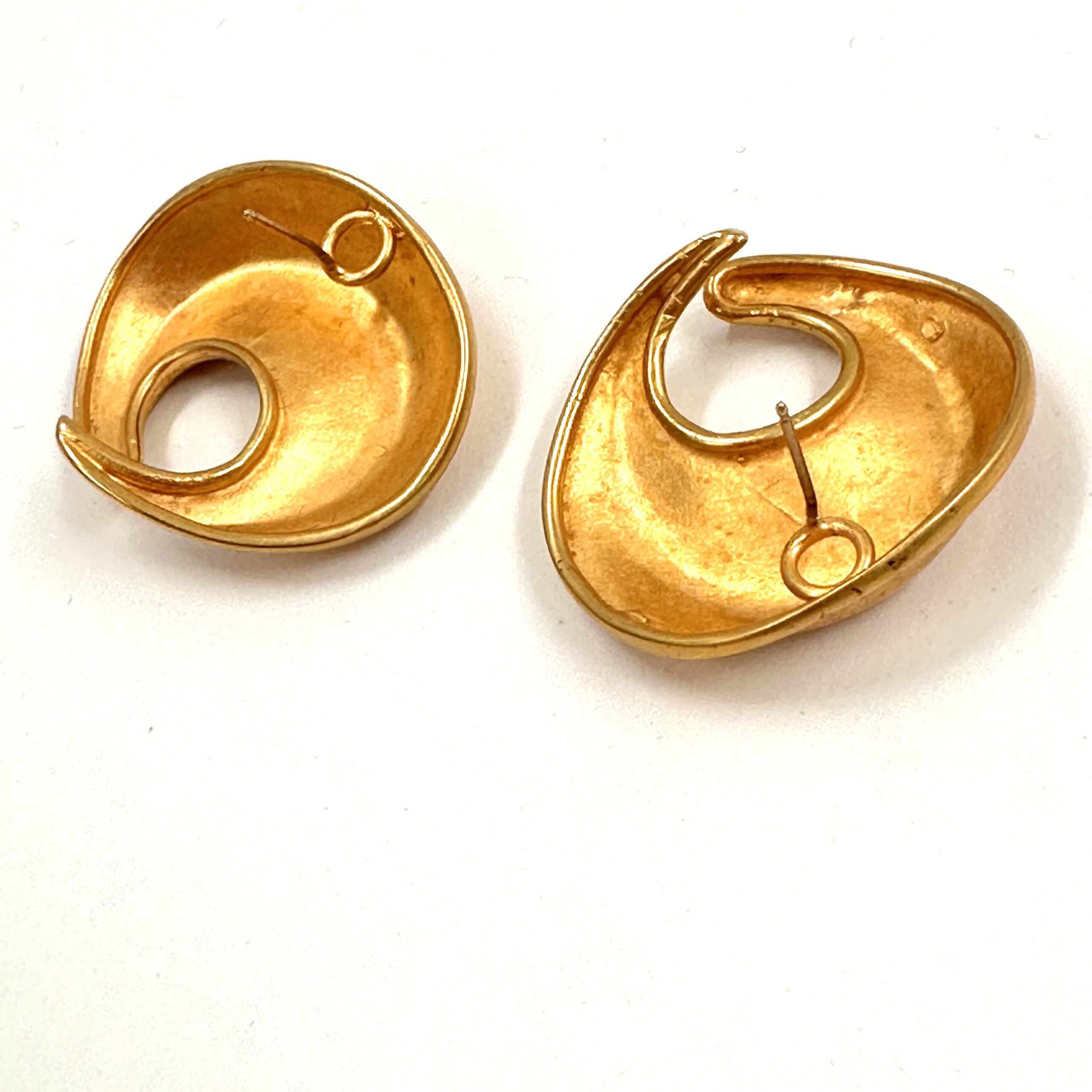 Robert Lee Morris Crab Button Earrings - Image 2