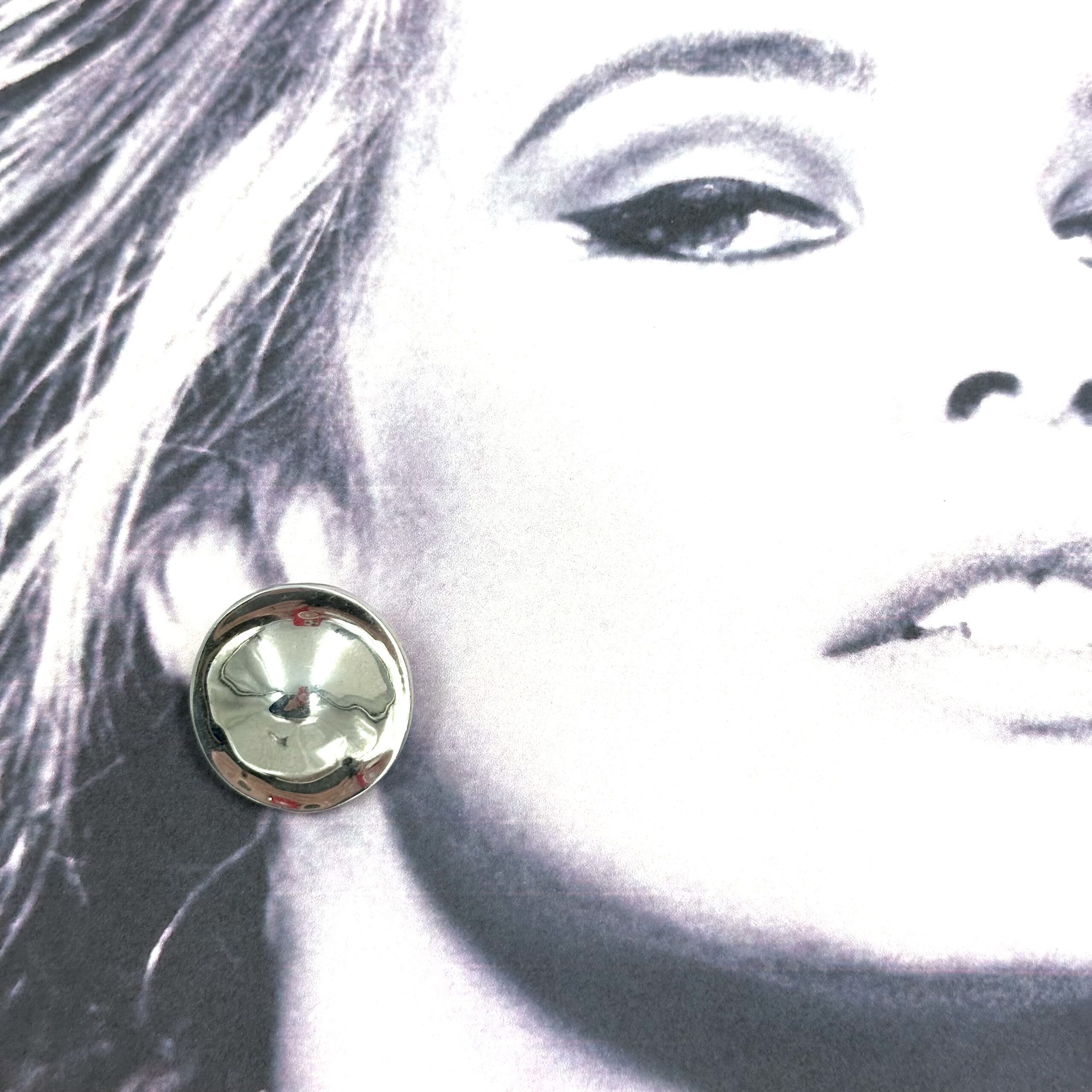 Robert Lee Morris Classic Silver Disc Earring - Image 3